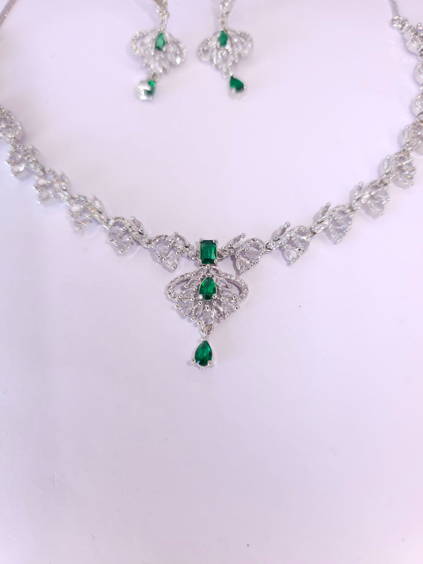 Emera Elegance Necklace Set