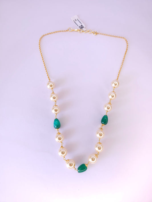 Emerald Elegance Pearl Necklace