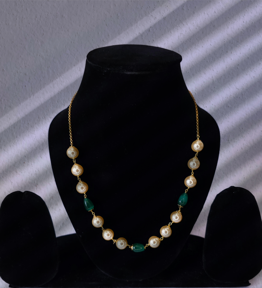 Emerald Elegance Pearl Necklace